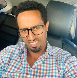 Meet your Posher, Aradom